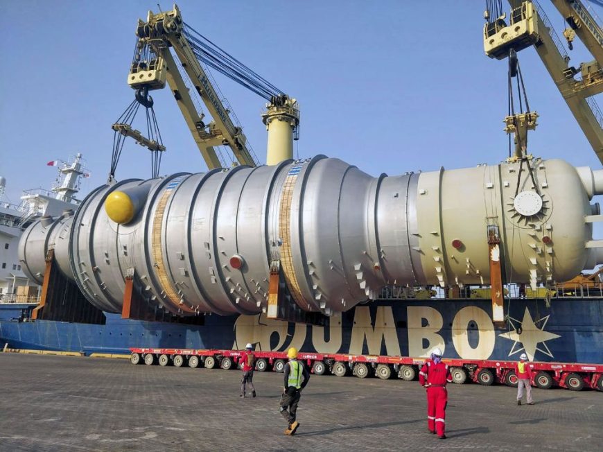 Project logistics operation: unloading of a reactor in Bahrain