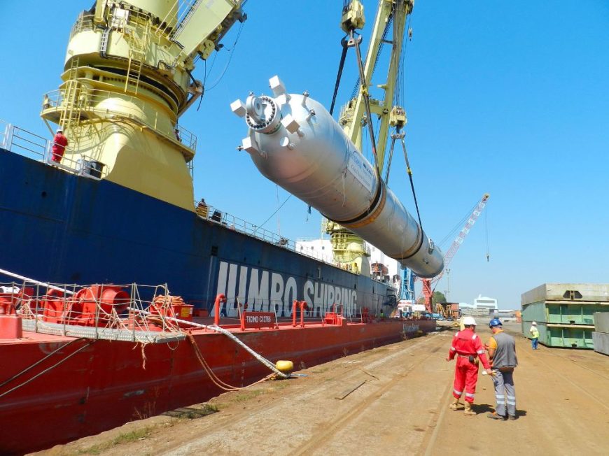 Transshipment of a vessel from barge onto a H/L ship