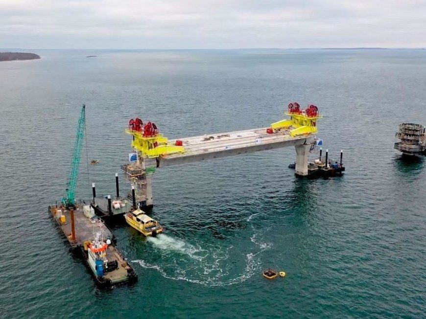 Installation of a 4,000 ton girder in Denmark