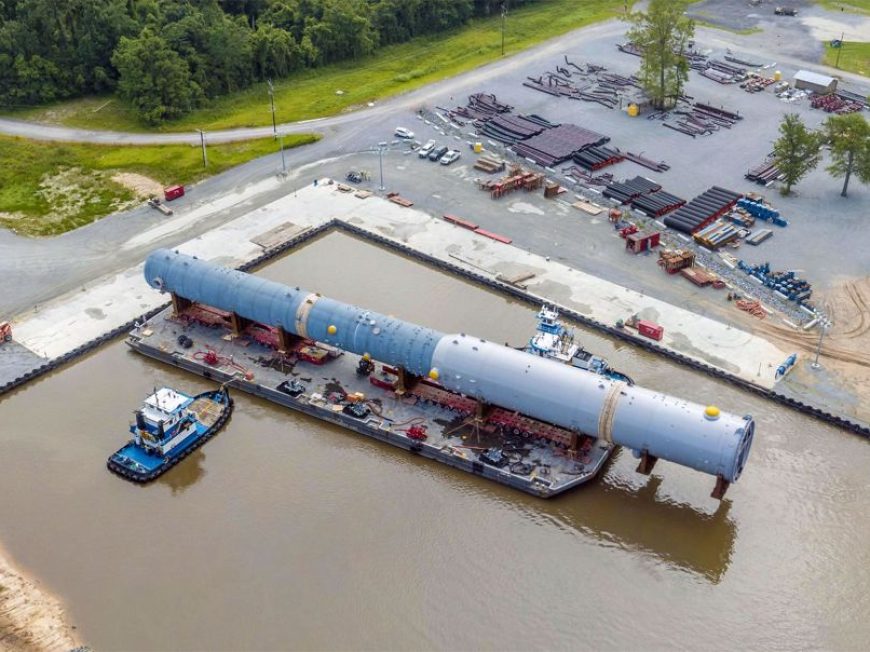 Heavy haulage and barging activity in USA