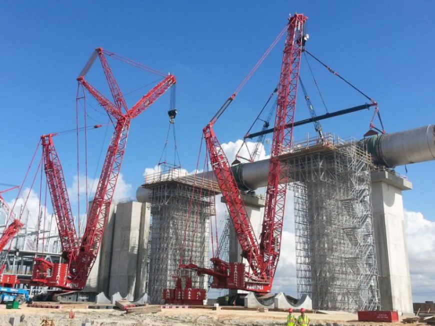 Lifting and installation of a 500 ton reactor by means of crawler cranes