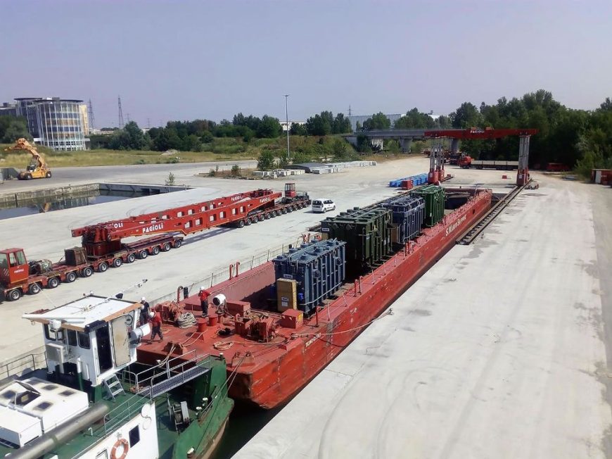 Heavy lifting and barging activity of turbines