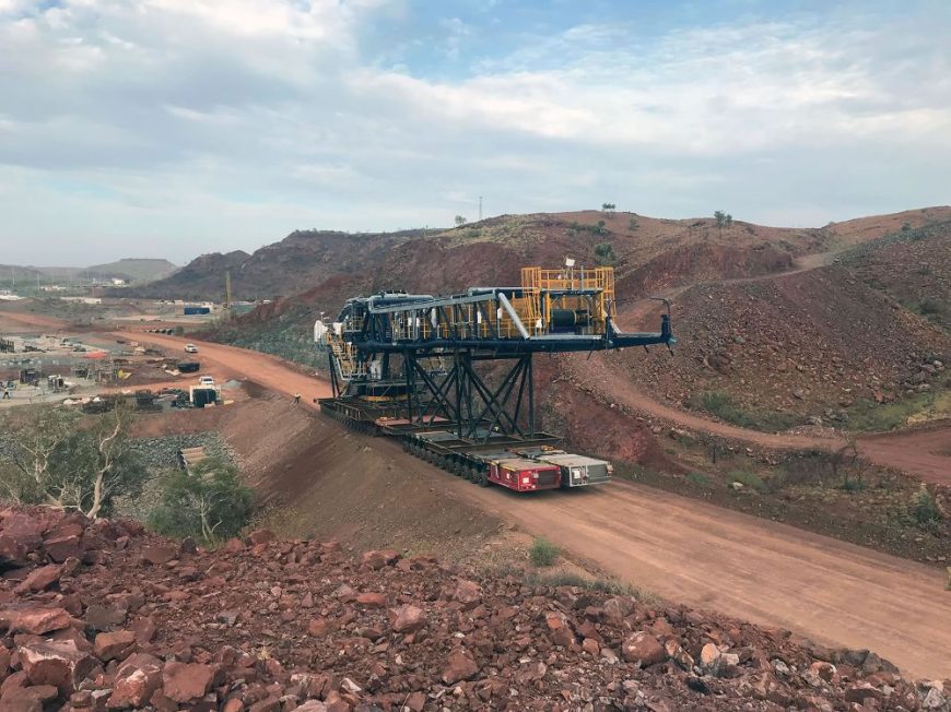 Heavy haulage activity for the mining sector in Australia